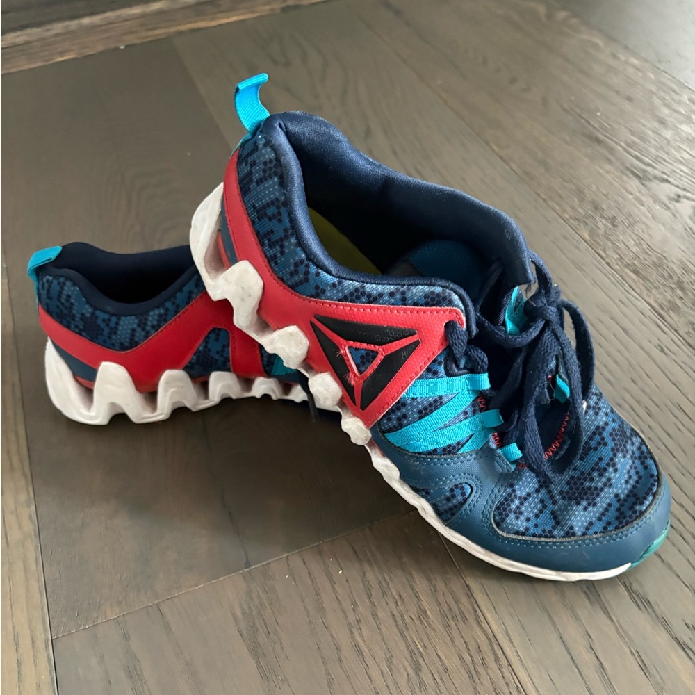 Reebok kids runners sz 4 youth EUC only worn 2x retail $139